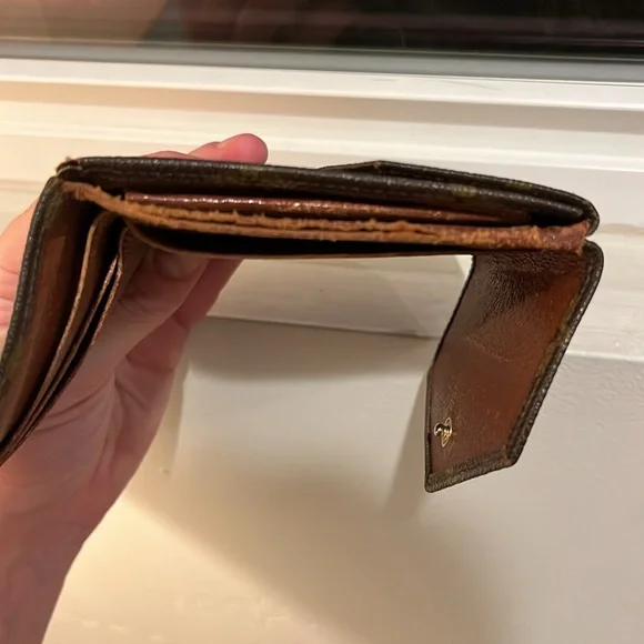 Louis Vuitton Wallet with wear - Picture 5 of 6